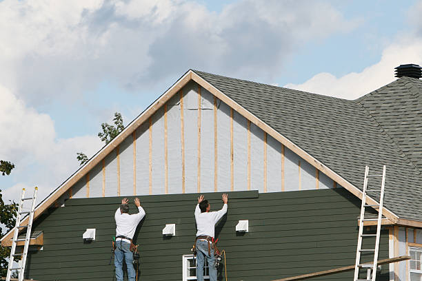 Professional Siding technician working in Freeport, TX